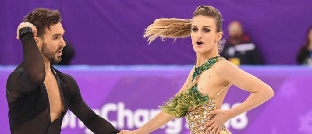 Se le rompi&oacute; el vestido a una patinadora y se le vio todo