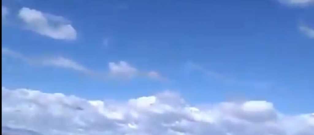 Video: un OVNI fue filmado desde la ruta mendocina