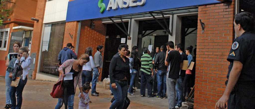 El Gobierno tom&oacute; deuda de Anses por 389 millones de d&oacute;lares