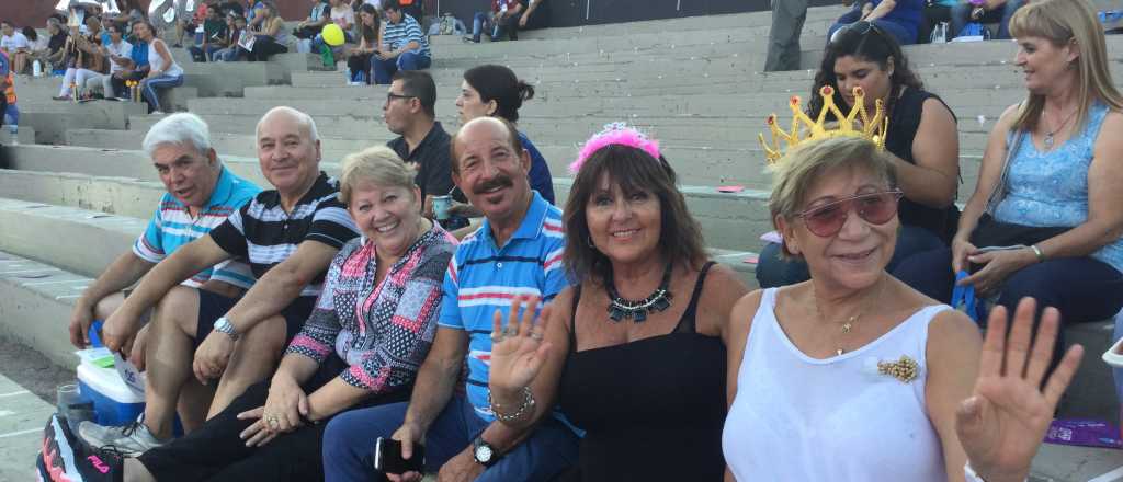 Un clásico: las hinchadas de las reinas