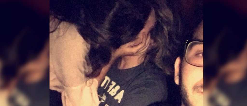 Descubri&oacute; a su novia a los besos con otro en un boliche y la escrach&oacute;