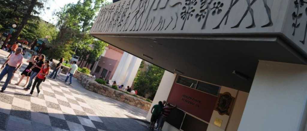 Un empleado municipal de Guaymall&eacute;n tiene coronavirus