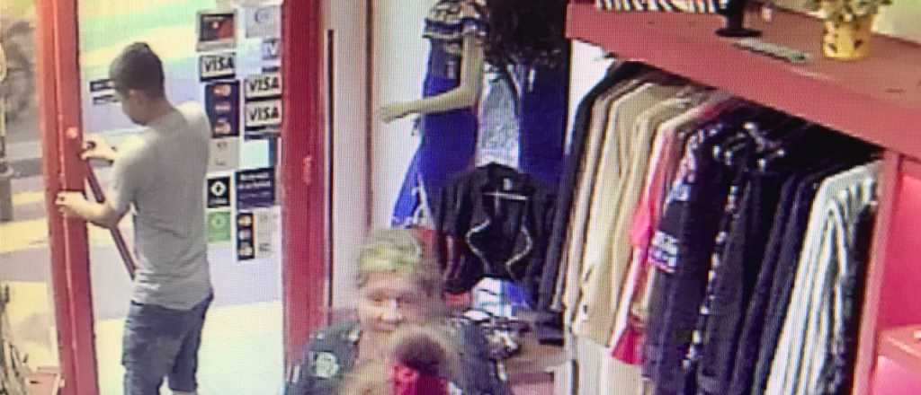 Video: filman a �mecheros� robando en un local del microcentro mendocino
