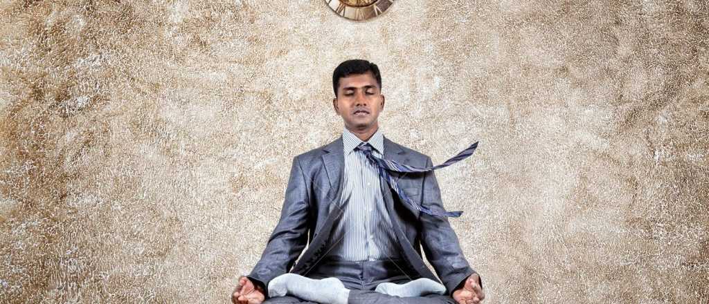 Revelan el truco de cómo levitar en la vía pública