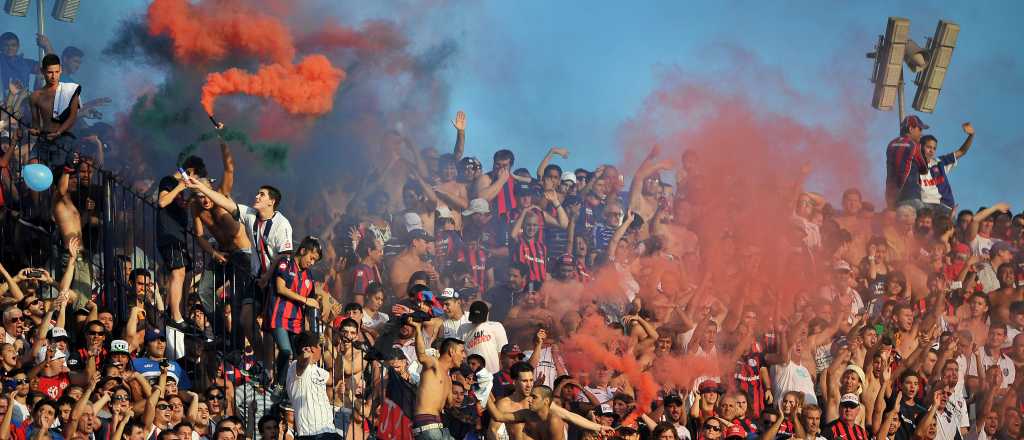 Muri&oacute; un hincha de San Lorenzo al caer de una tribuna