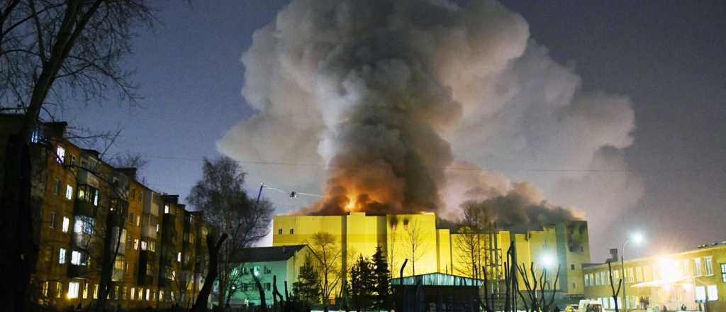 Ascienden a 64 las víctimas fatales por el incendio en un shopping de Rusia