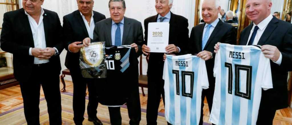 Buscan juntar a Maradona y Messi para impulsar el Mundial 2030