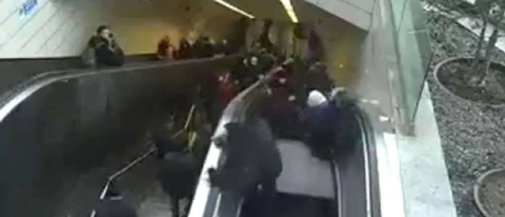 Video: el momento en donde una escalera mecánica “se traga” a un hombre