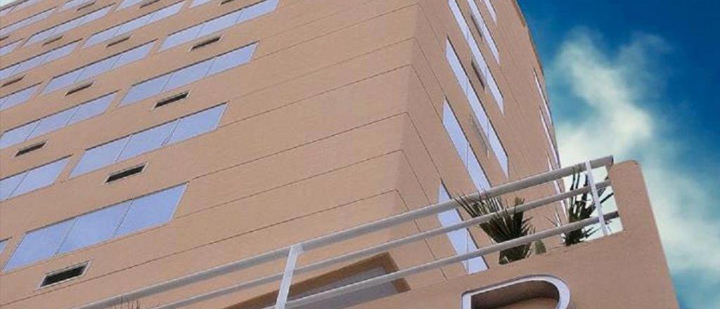 Empleado de un hotel de San Rafael rescató a mujer que pretendía arrojarse de la terraza