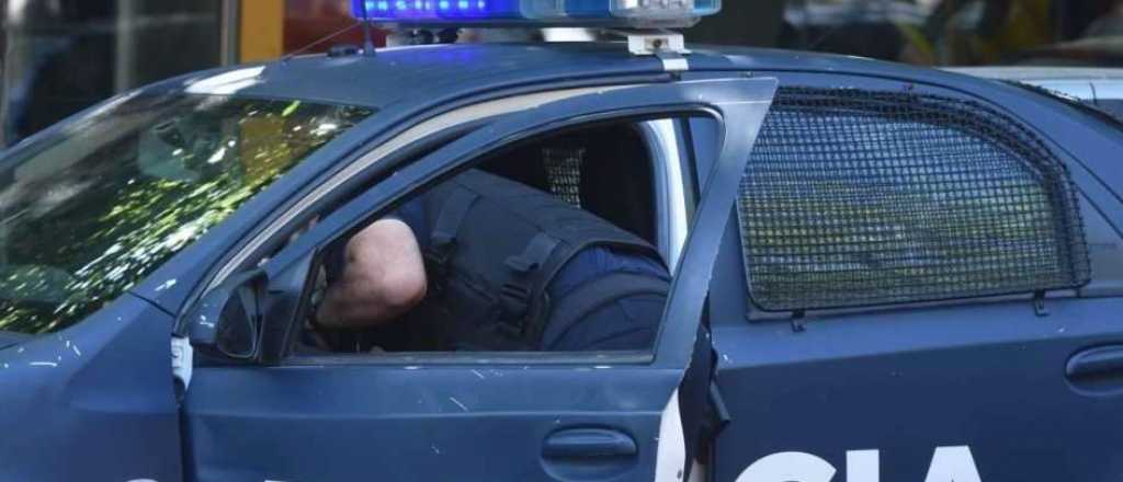 Una mujer robó y apuñaló a otra en pleno centro