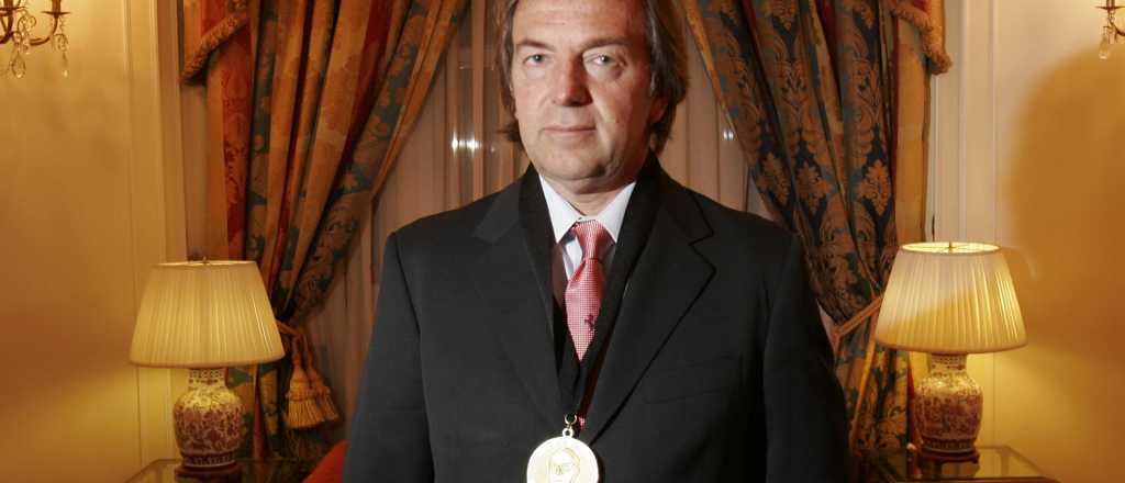 Zald&iacute;var es uno de los 100 mejores oftalm&oacute;logos del mundo