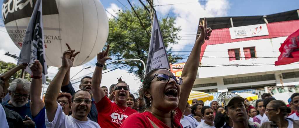 Masivas manifestaciones en Brasil en respaldo a Lula