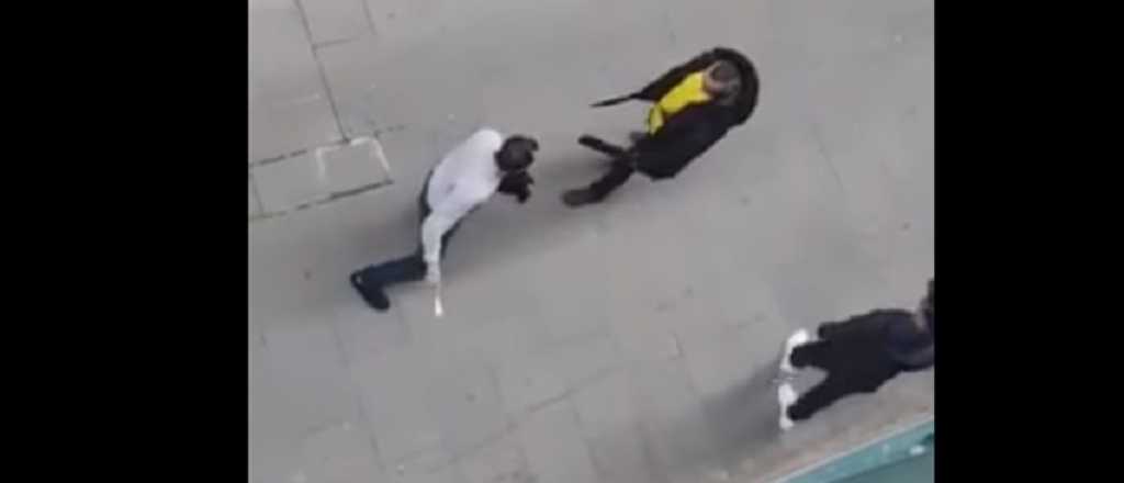 Video: una pelea a machetazos en pleno centro de Barcelona