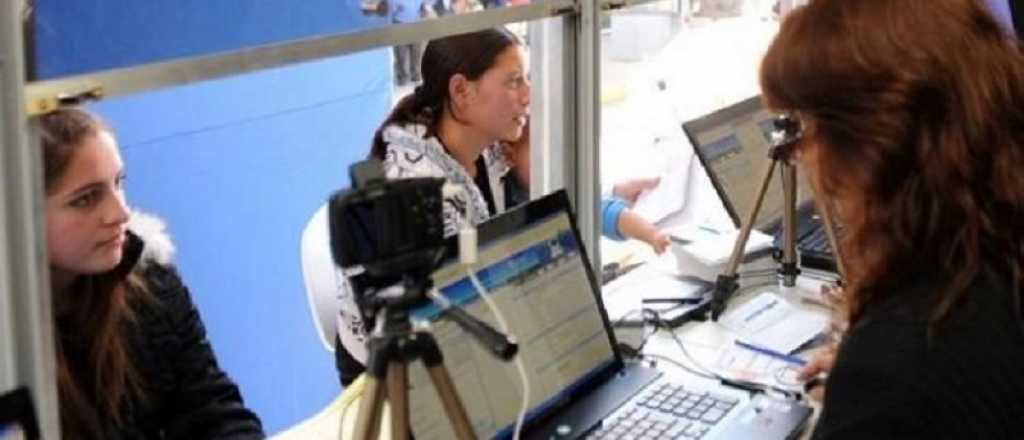 El Gobierno de Mendoza aument&oacute; 30% el sueldo de contratados