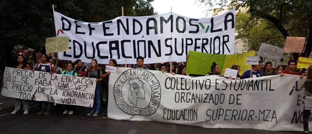 Protesta por la regulación de subsidios a institutos de formación docente