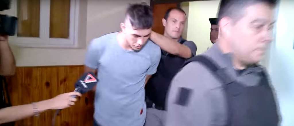 Video: un acusado por el crimen de Carleti le tiró una patada a una periodista