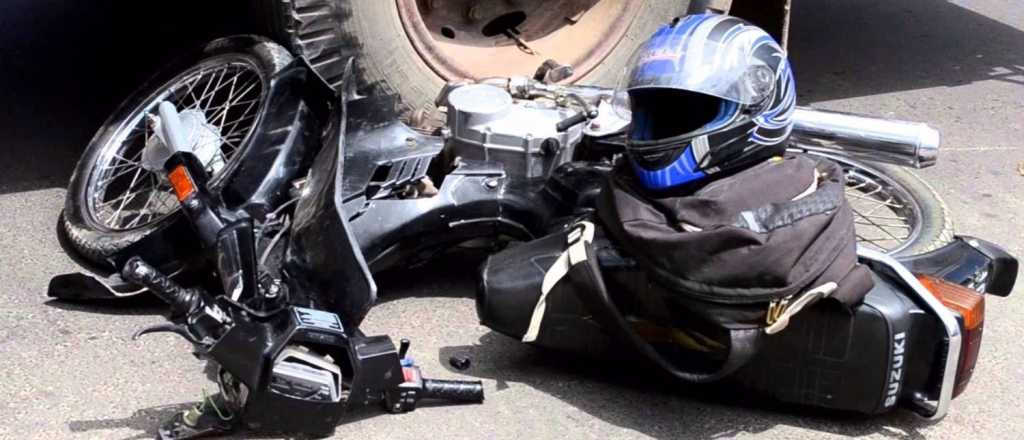 San Carlos: una camioneta chocó a una moto y dos jóvenes murieron