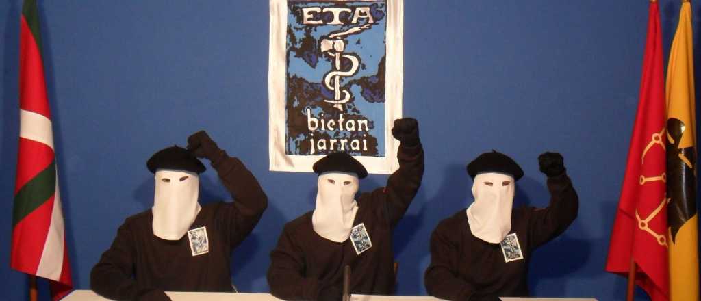 La organización separatista ETA pide perdón y asume el daño causado