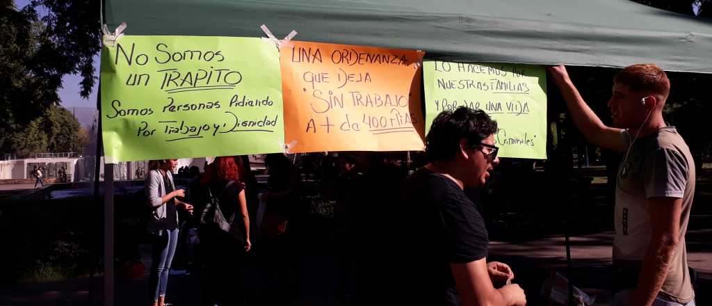 Trapitos mendocinos hicieron una olla popular en la Plaza Independencia