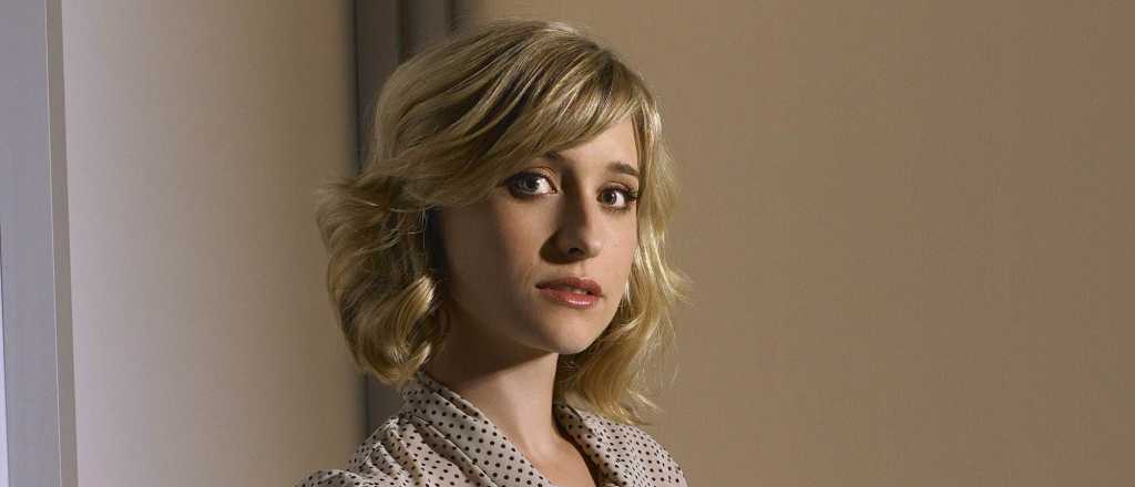 Allison Mack, actriz de "Smalville" fue arrestada por tráfico sexual