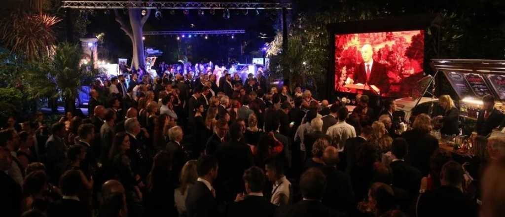 La Fuerza A&eacute;rea argentina enton&oacute; el himno brit&aacute;nico y desat&oacute; la pol&eacute;mica