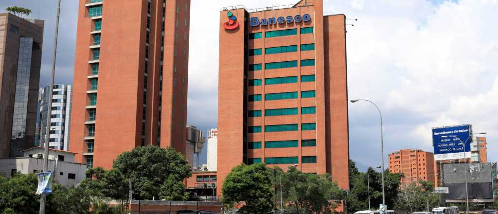 Maduro mandó a intervenir el mayor banco privado de Venezuela