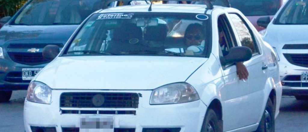 Video: un remisero le sac&oacute; fotos a una chica para mostr&aacute;rsela un compa&ntilde;ero