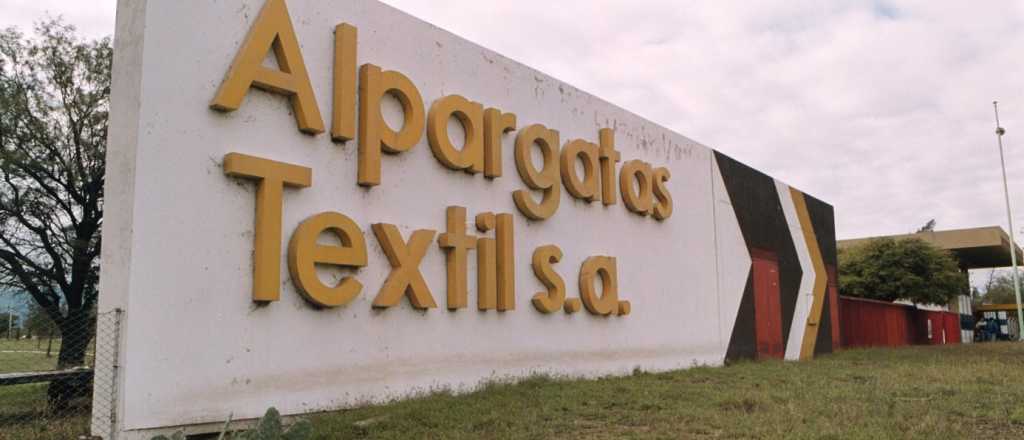Los dueños de Alpargatas dejan la Argentina al vender sus fábricas