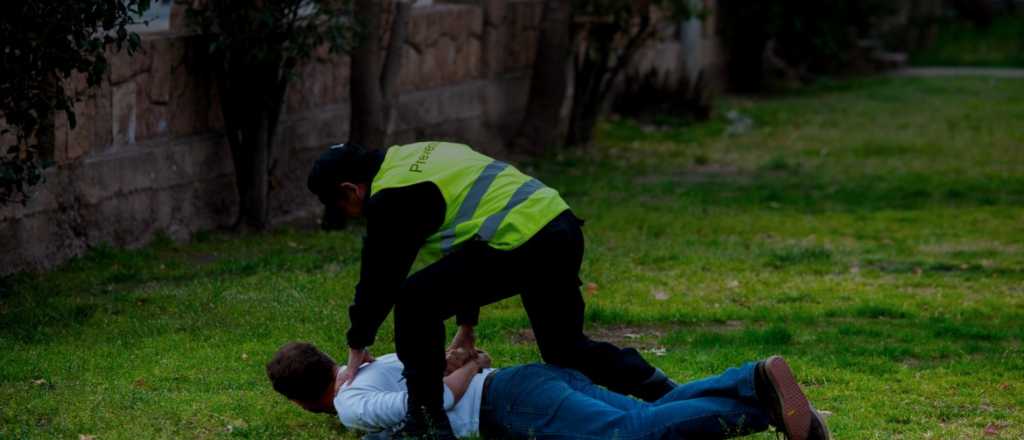 Un preventor detuvo a un hombre que golpeaba a una mujer en Ciudad