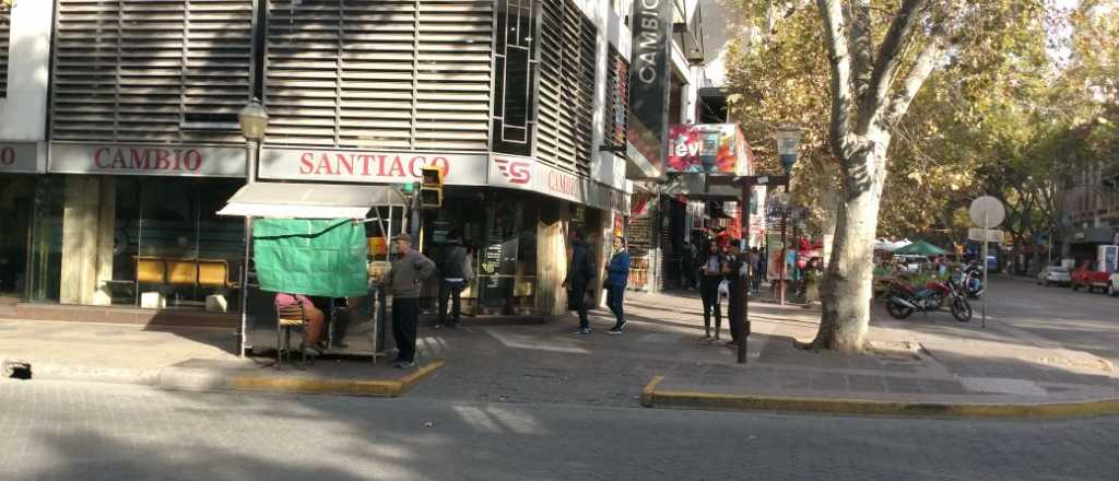 Tibio movimiento en casas de cambio de Mendoza