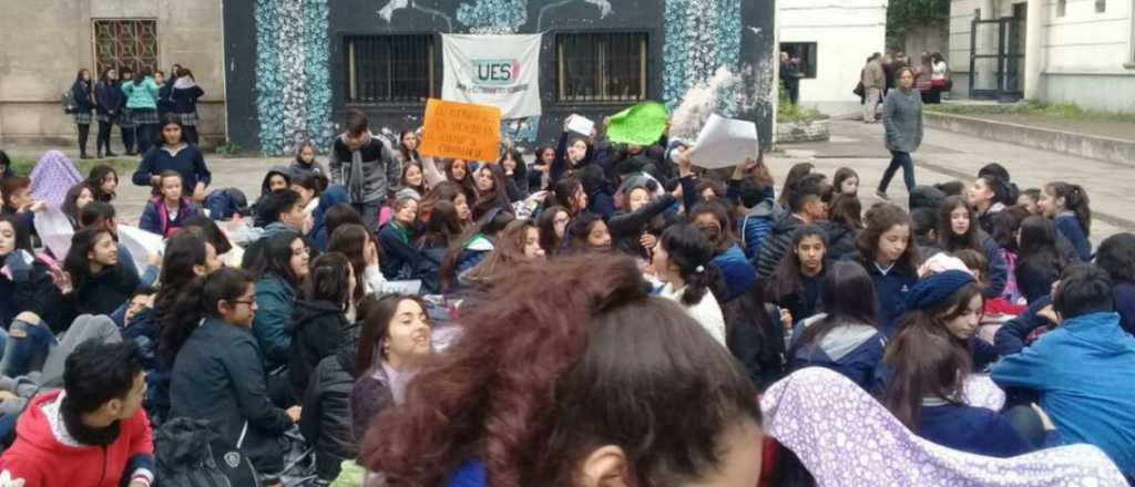 "Pareces una prostituta, hac&eacute; una porno" le dijo una directora a una alumna