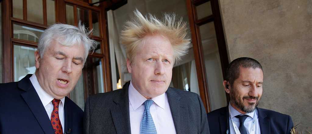 Los brit&aacute;nicos deciden en las urnas la suerte de Johnson y del Brexit