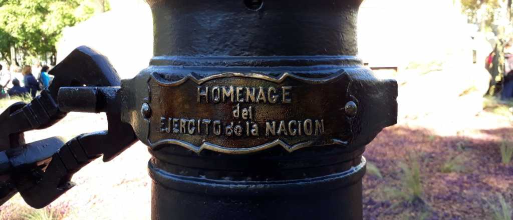 Ciudad desmintió que una placa de la plaza San Martín tenga un error