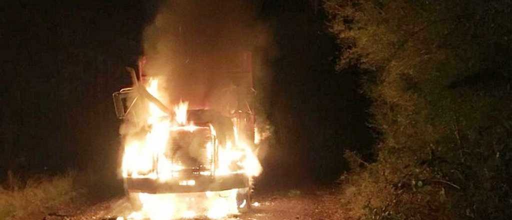 Cuatro vehículos quemados en Chile por conflicto mapuche