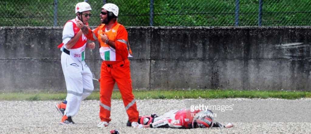 Un piloto de pruebas del Moto GP sufrió un escalofriante accidente