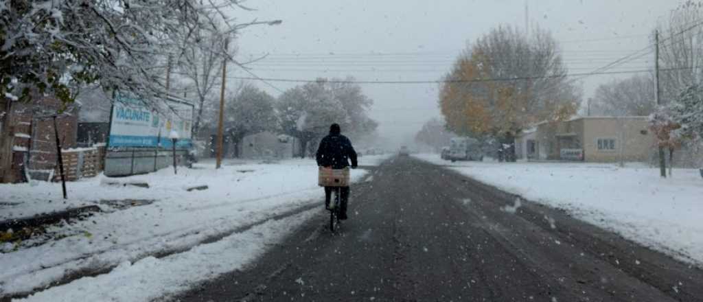 Videos: Malargüe registró nevadas en el frío inicio de la semana