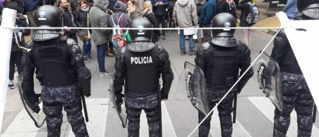 Echaron a dos policías por presentar parte de enfermo para irse a Chile