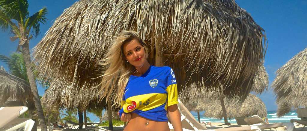 La botinera m&aacute;s linda consuela a un jugador de Boca