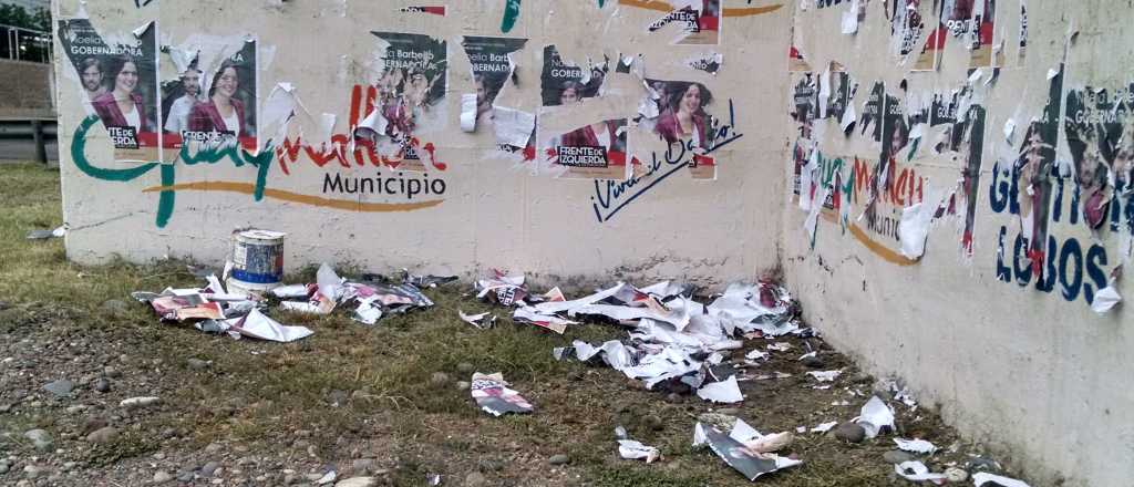 "Hijos de puta, toquen el cartel y los vamos a matar"