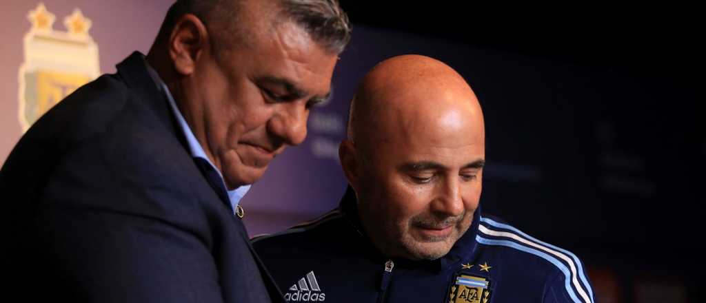 Tras el escándalo en España, Tapia dijo que haría lo mismo con Sampaoli