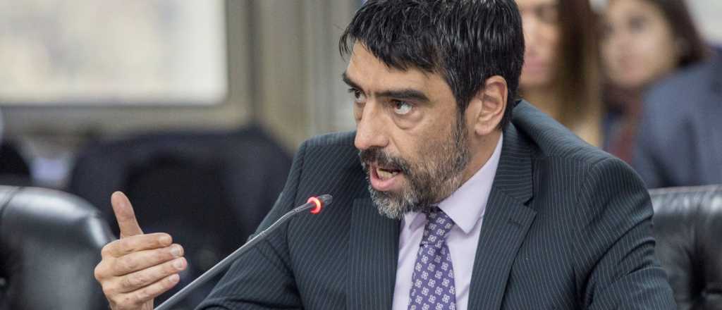 Investigan la participaci&oacute;n de un funcionario K en espionaje a jueces