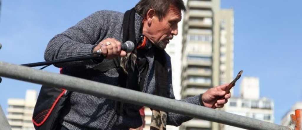 Un hombre subió con un cuchillo al palco durante el acto en Rosario
