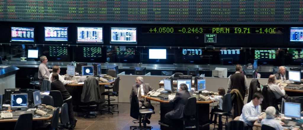 Las acciones l&iacute;deres suben 1,8% y el riesgo pa&iacute;s se ubica en 2238 puntos