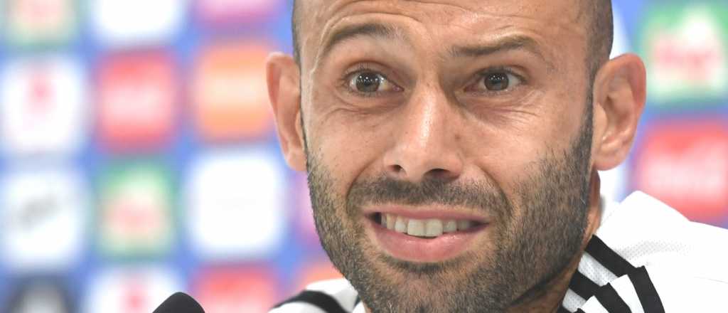 Mascherano se cruzó con un periodista en Twitter