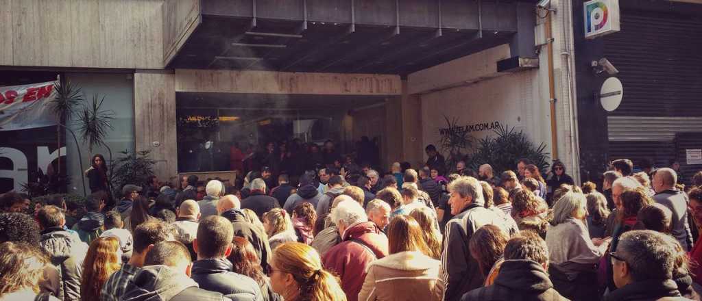 Abrazo simb&oacute;lico a T&eacute;lam en repudio a los despidos 