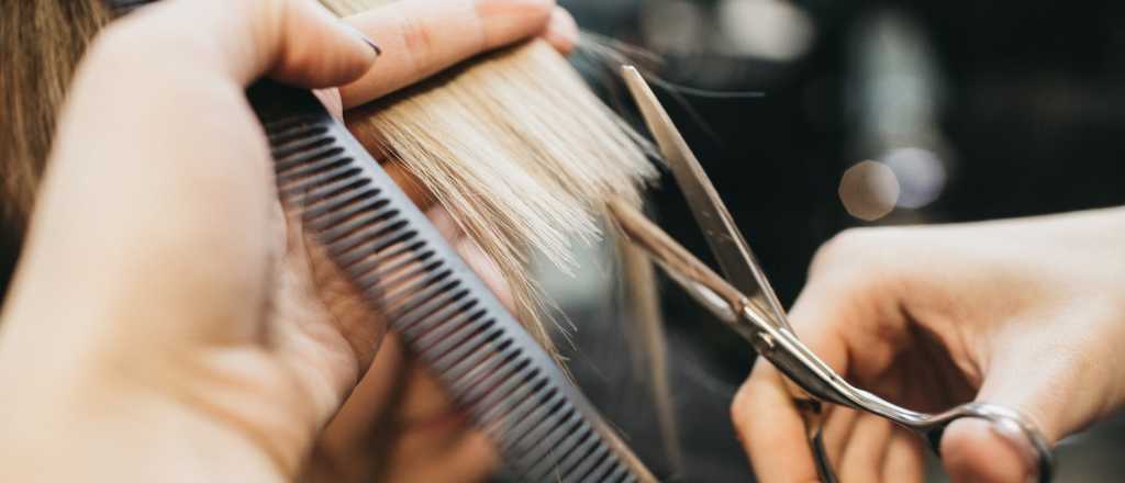 Un peluquero cobró 24 mil pesos a una clienta: "Todo tiene un costo"