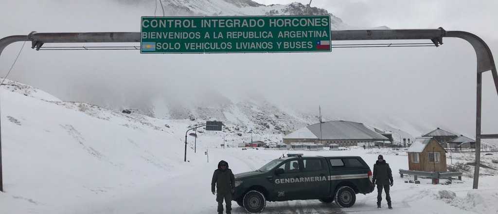 Cerraron el paso a Chile por hielo en la calzada