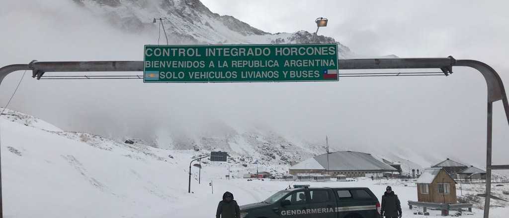 Cerraron el paso a Chile por hielo en la calzada