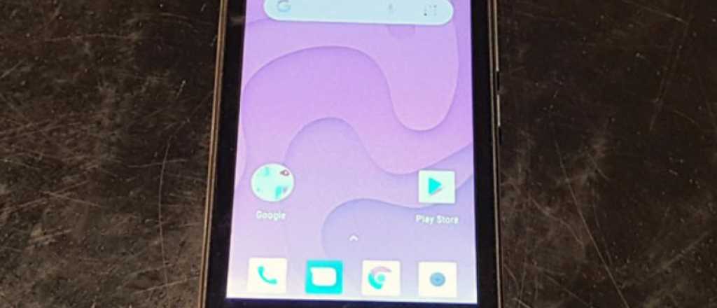 Llega un teléfono "low cost" a la Argentina, costará $1499