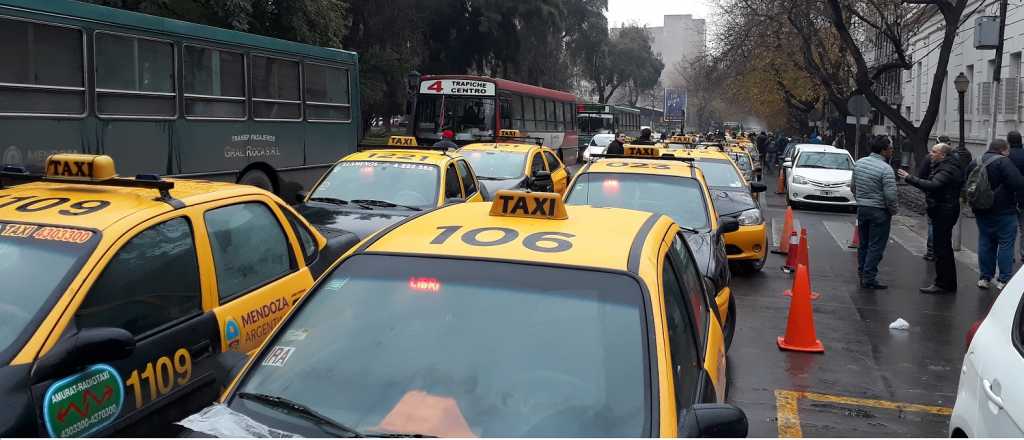 Taxis de Mendoza proponen la "huella dactilar" para subir a los coches